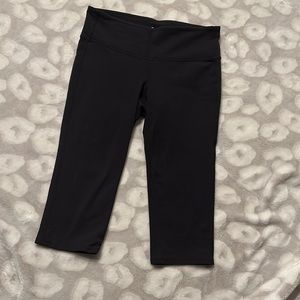 ATHLETA Chaturanga Knicker Capris Crop Leggings Black Size Small